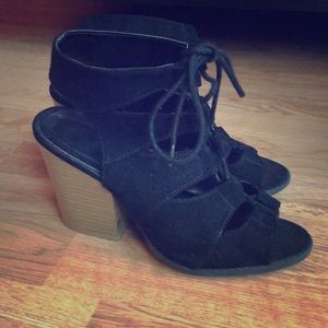 VGuc Qupid size 8 lace up booties